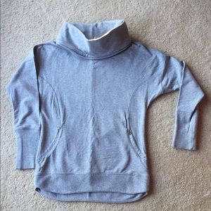 Lululemon Grey Rest Day Pullover Size 6 EUC